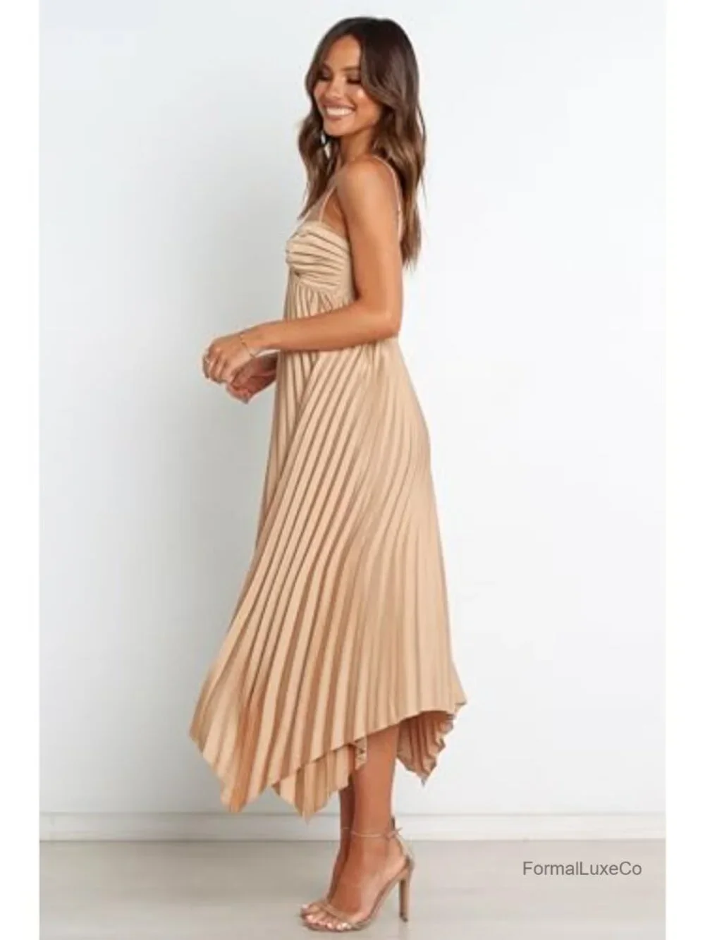Midi Dress with Sweetheart Neckline and Adjustable Straps
